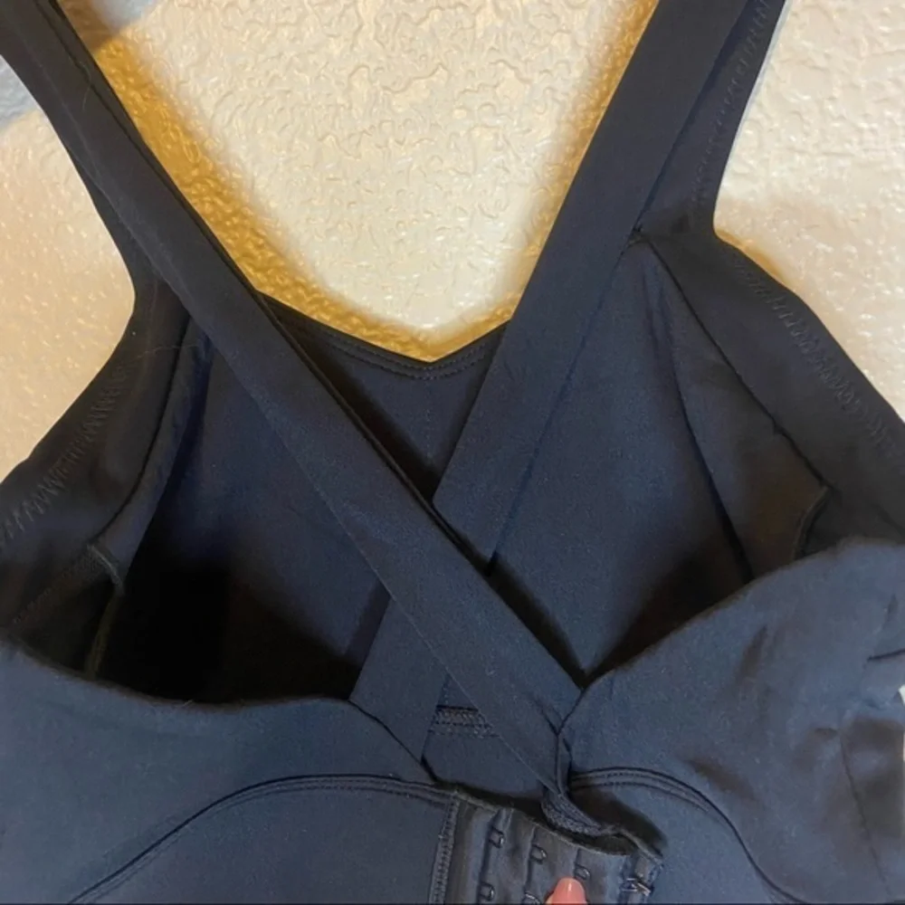 NWT Astoria Black Sports Bra Size Medium‎